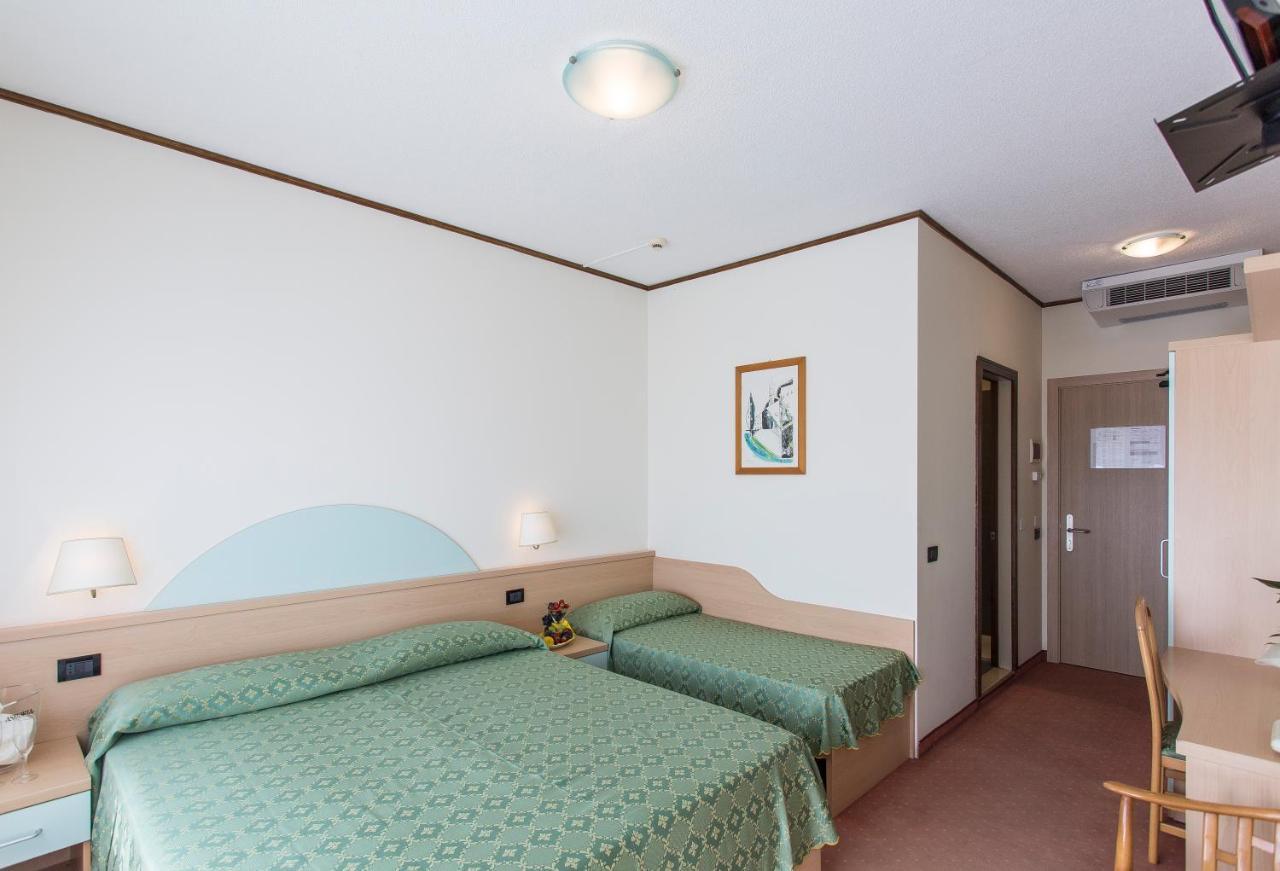 Hotel Europa Каорле Екстер'єр фото