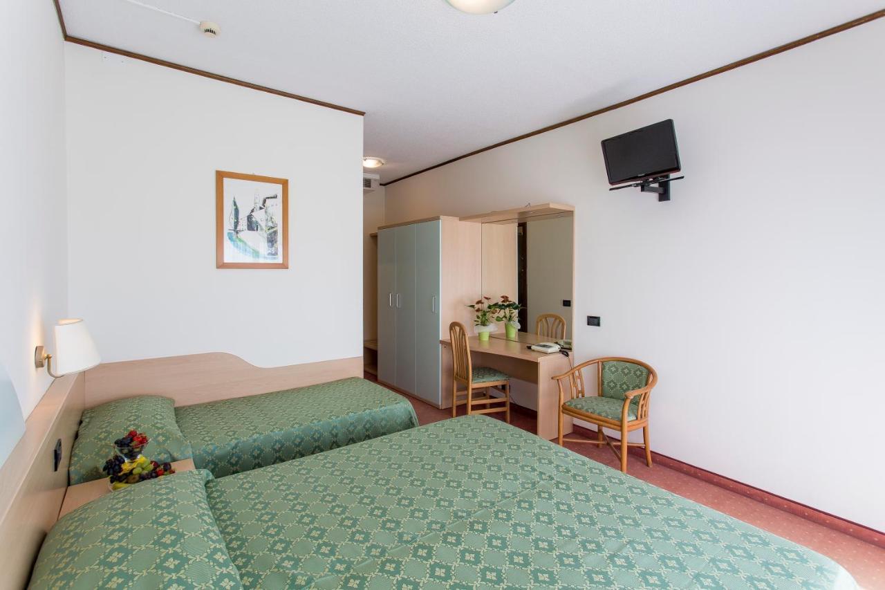 Hotel Europa Каорле Екстер'єр фото