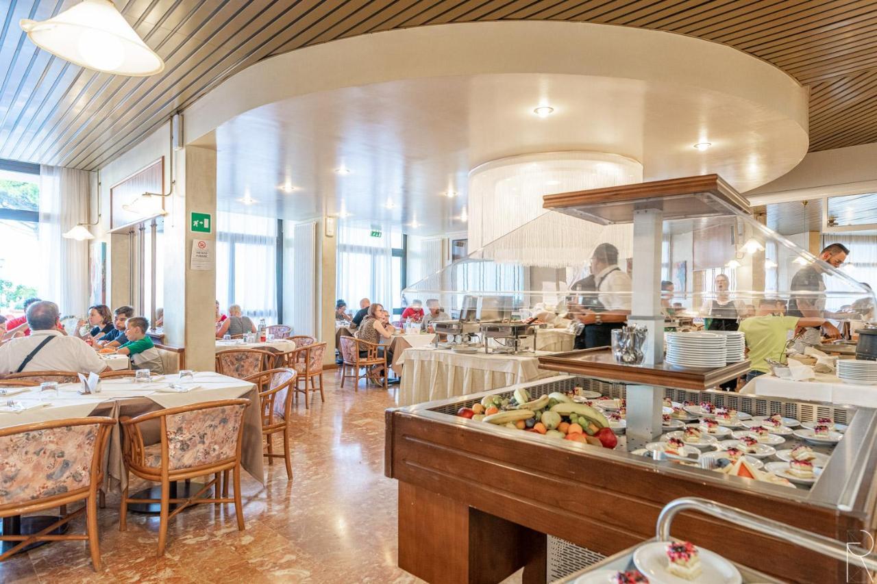 Hotel Europa Каорле Екстер'єр фото