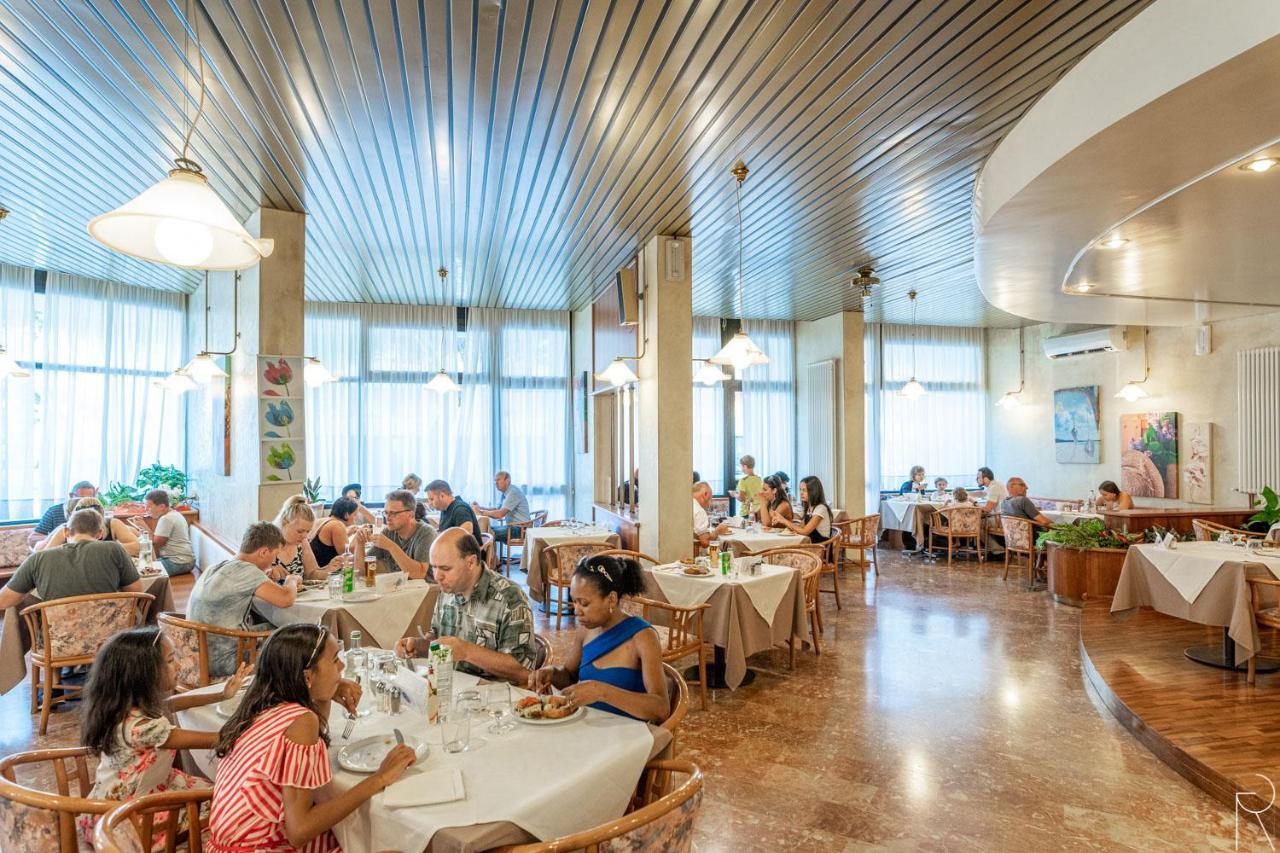 Hotel Europa Каорле Екстер'єр фото