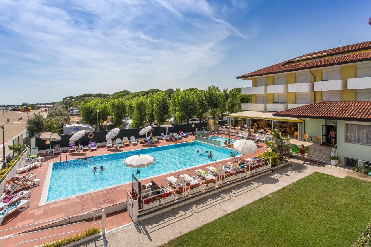 Hotel Europa Каорле Екстер'єр фото