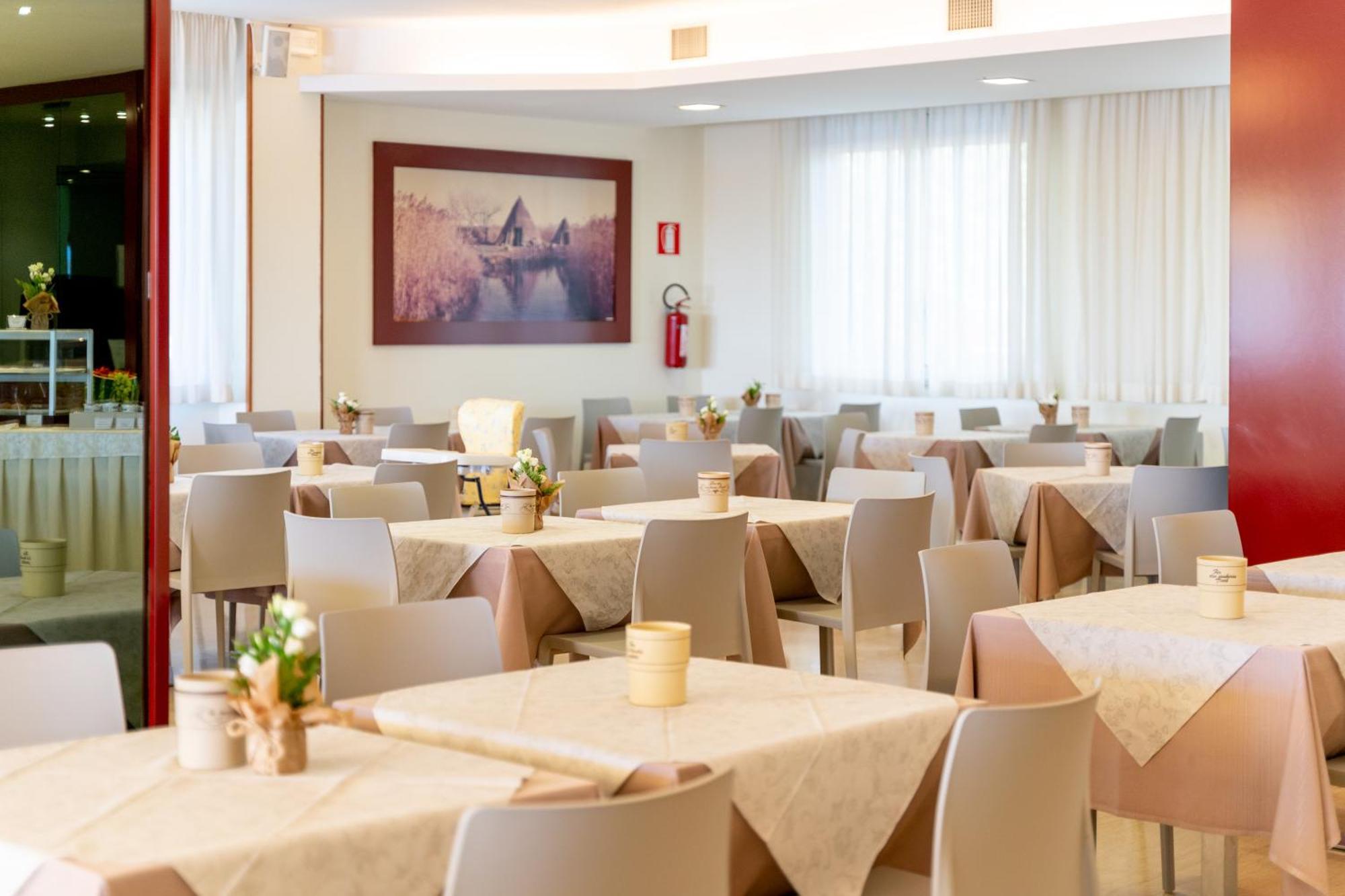 Hotel Europa Каорле Екстер'єр фото