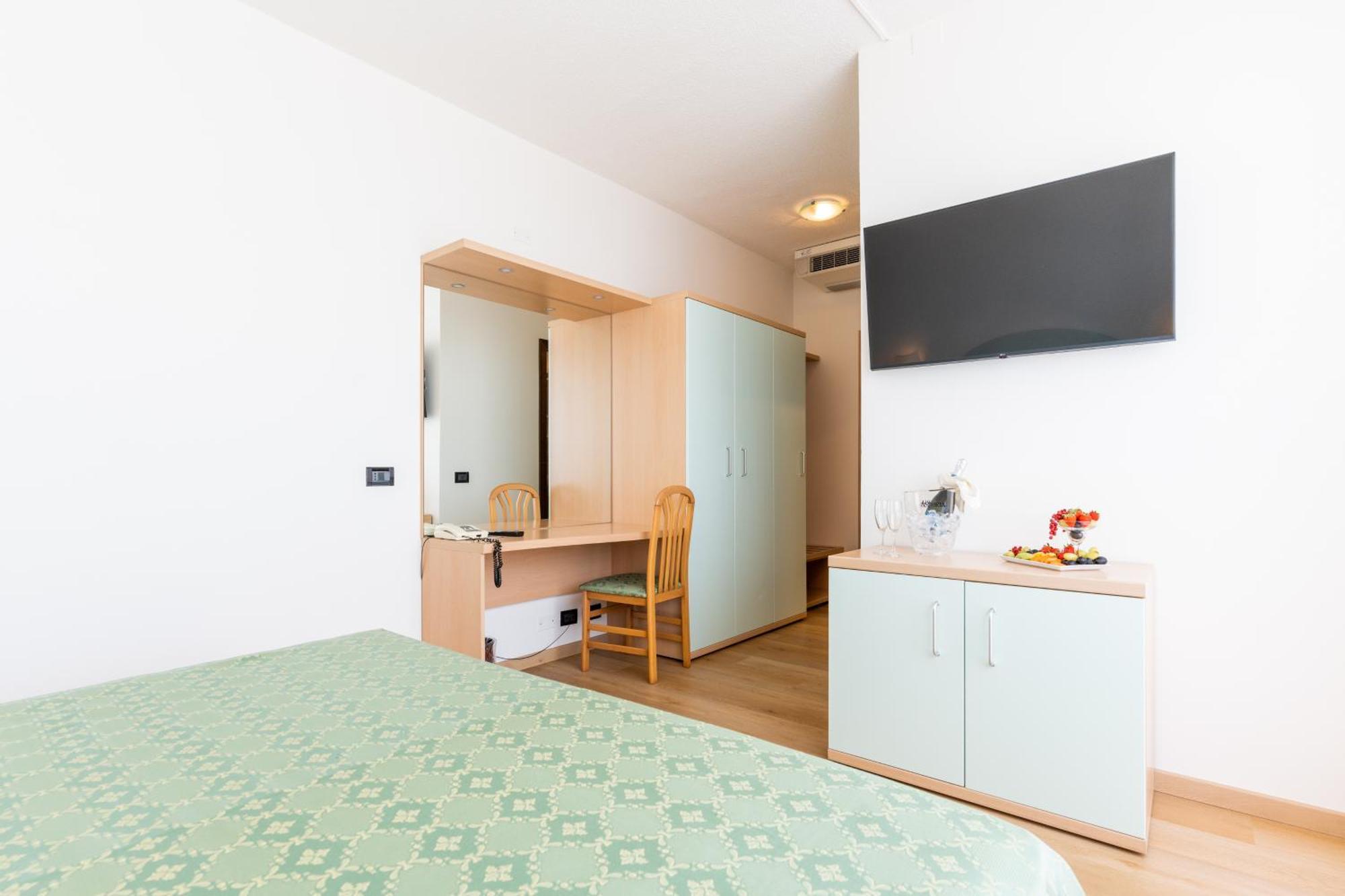 Hotel Europa Каорле Екстер'єр фото