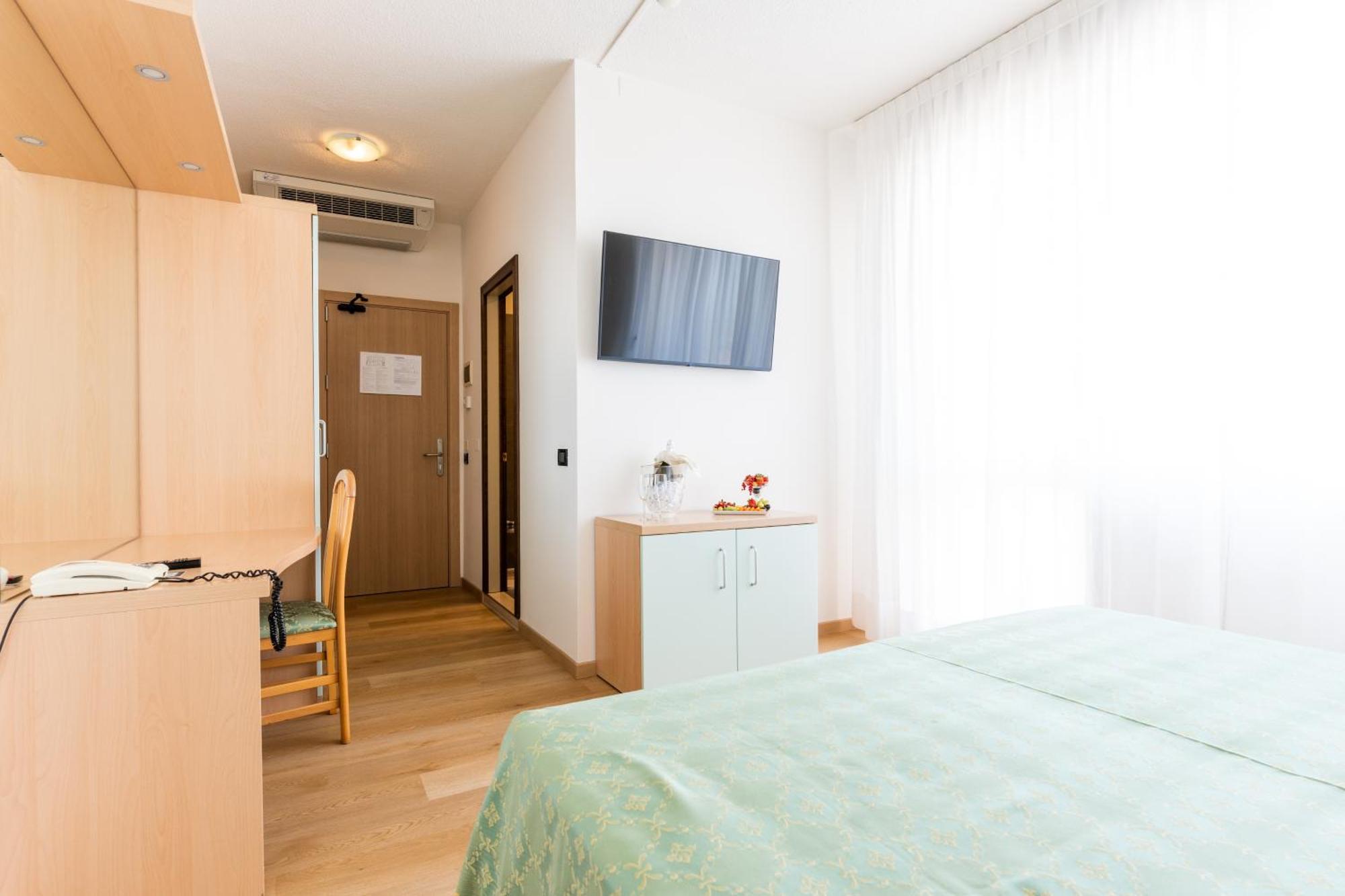 Hotel Europa Каорле Екстер'єр фото